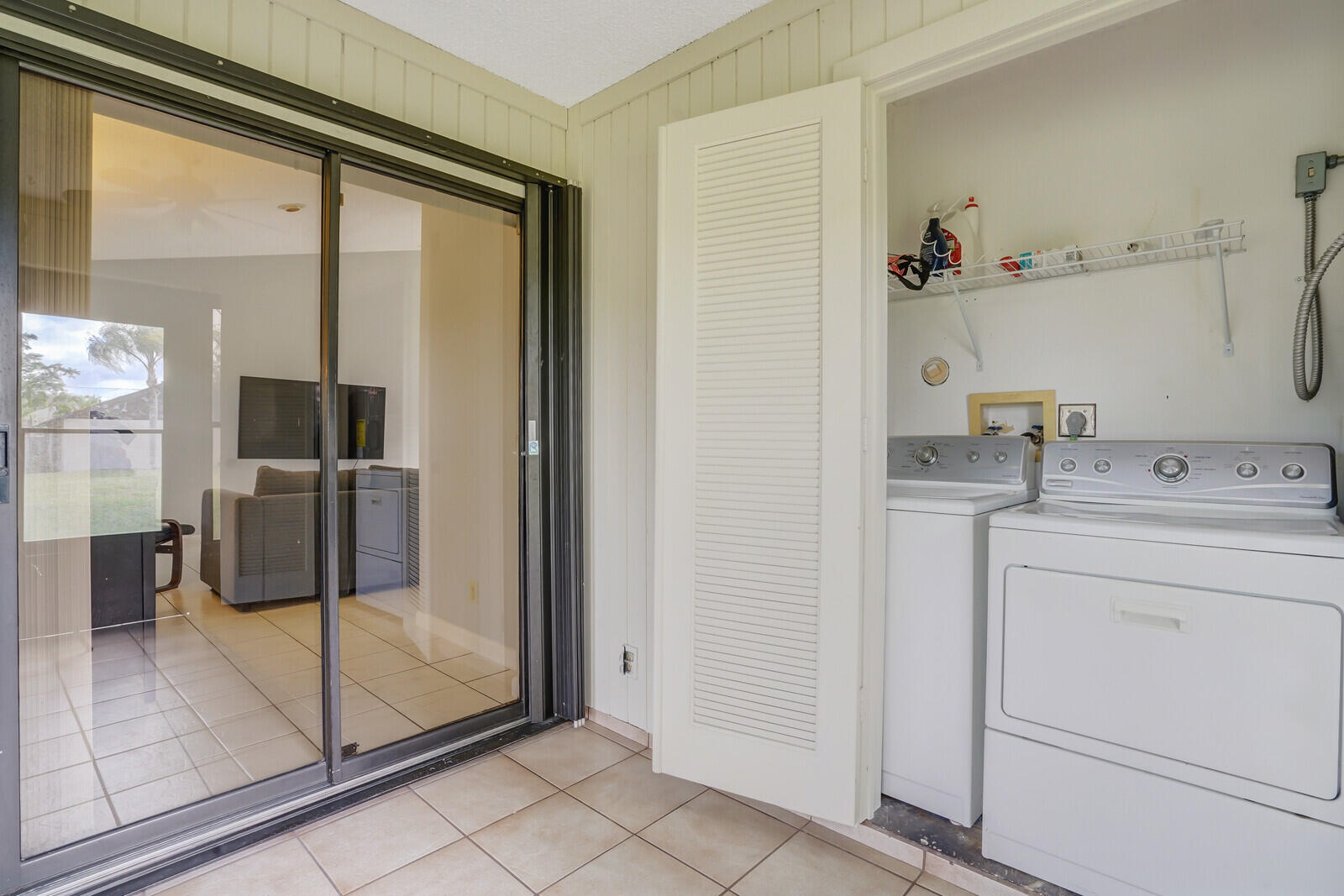 121 Via De Casas Norte