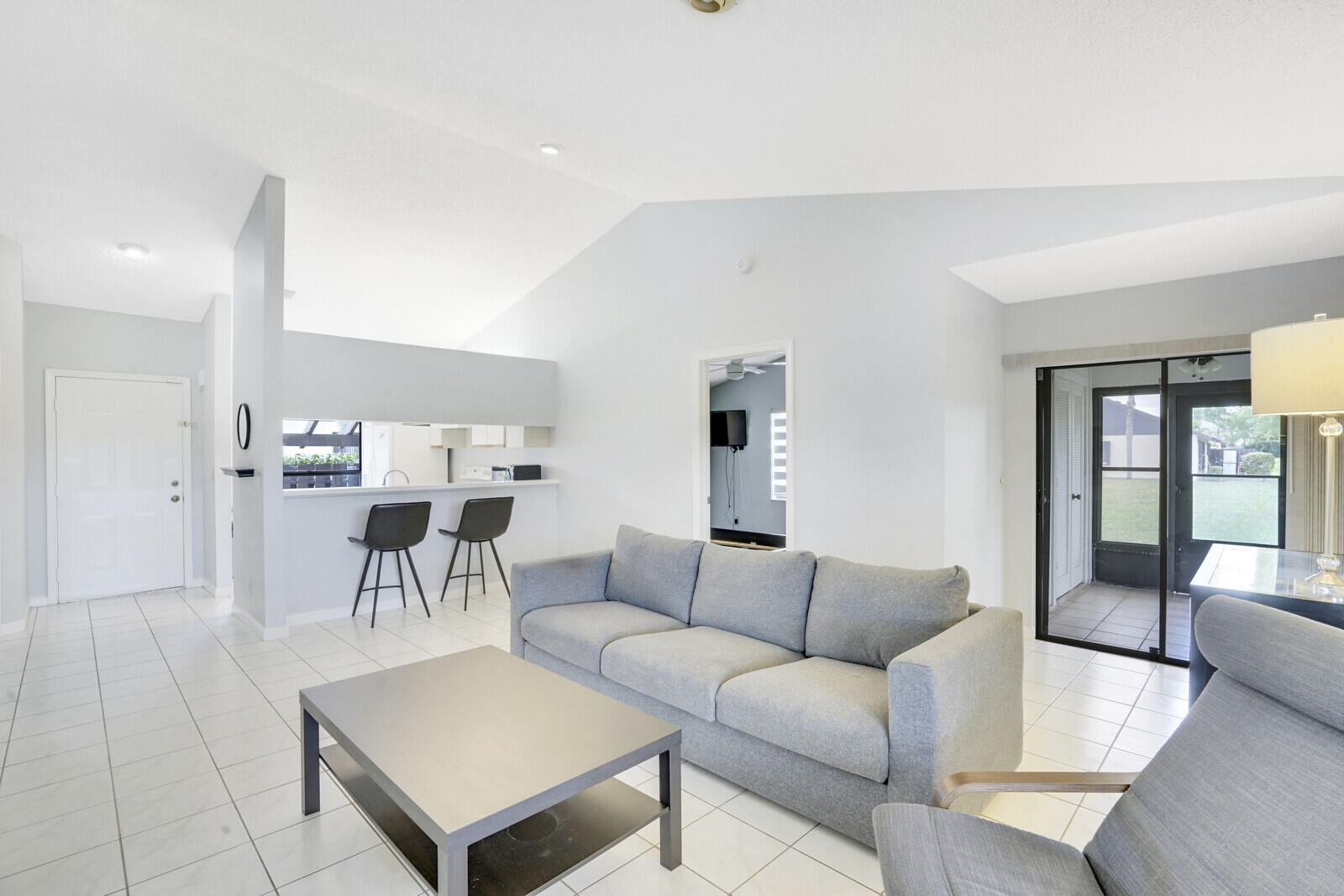 121 Via De Casas Norte