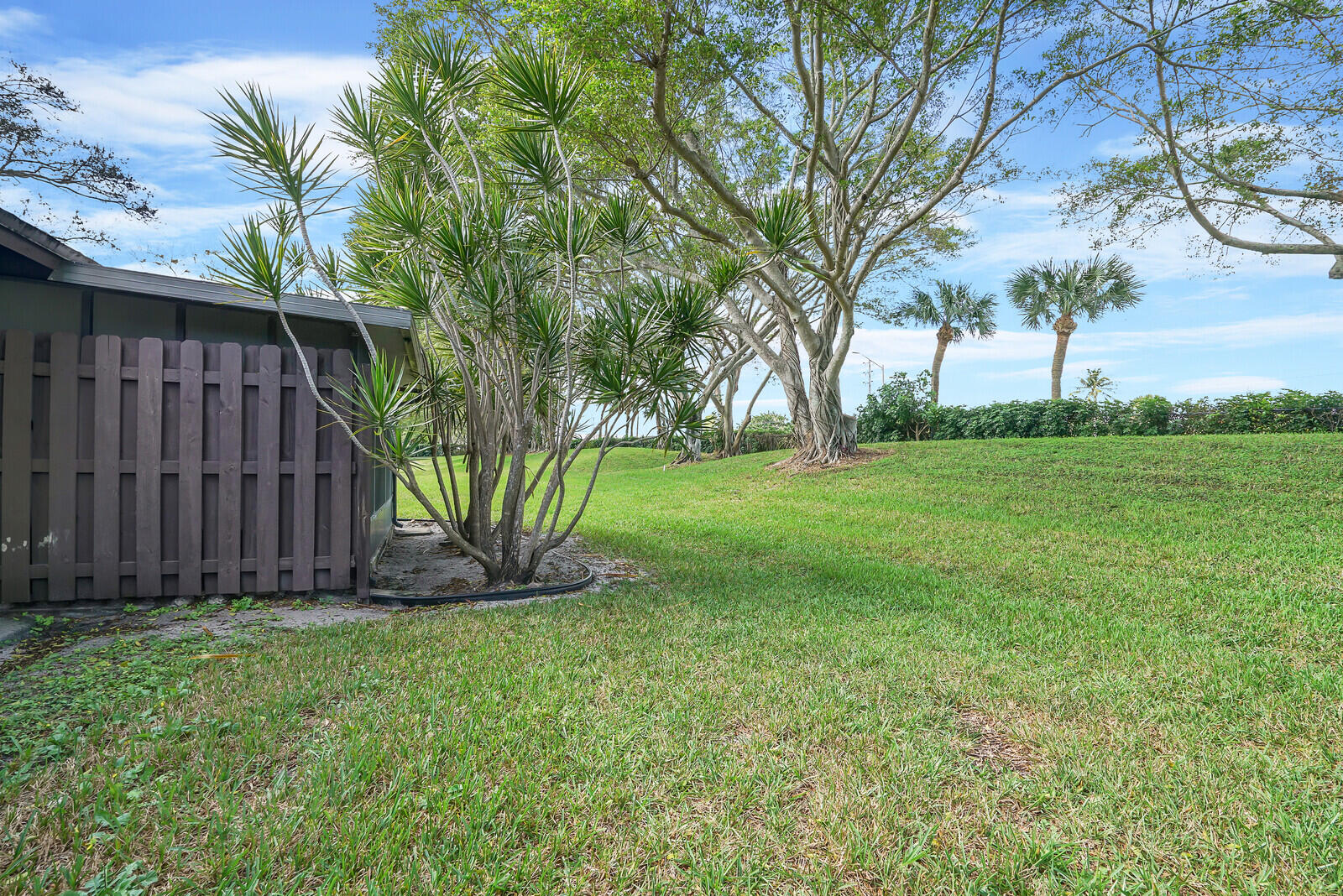 121 Via De Casas Norte