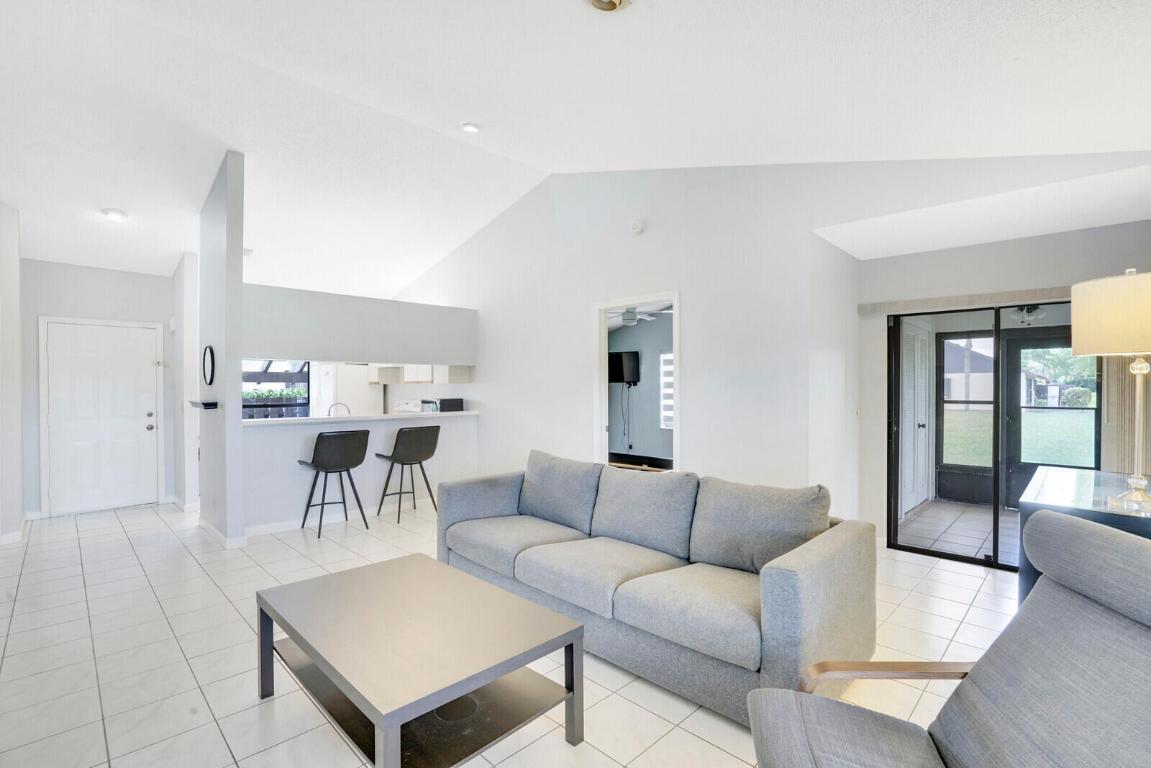 121 Via De Casas Norte