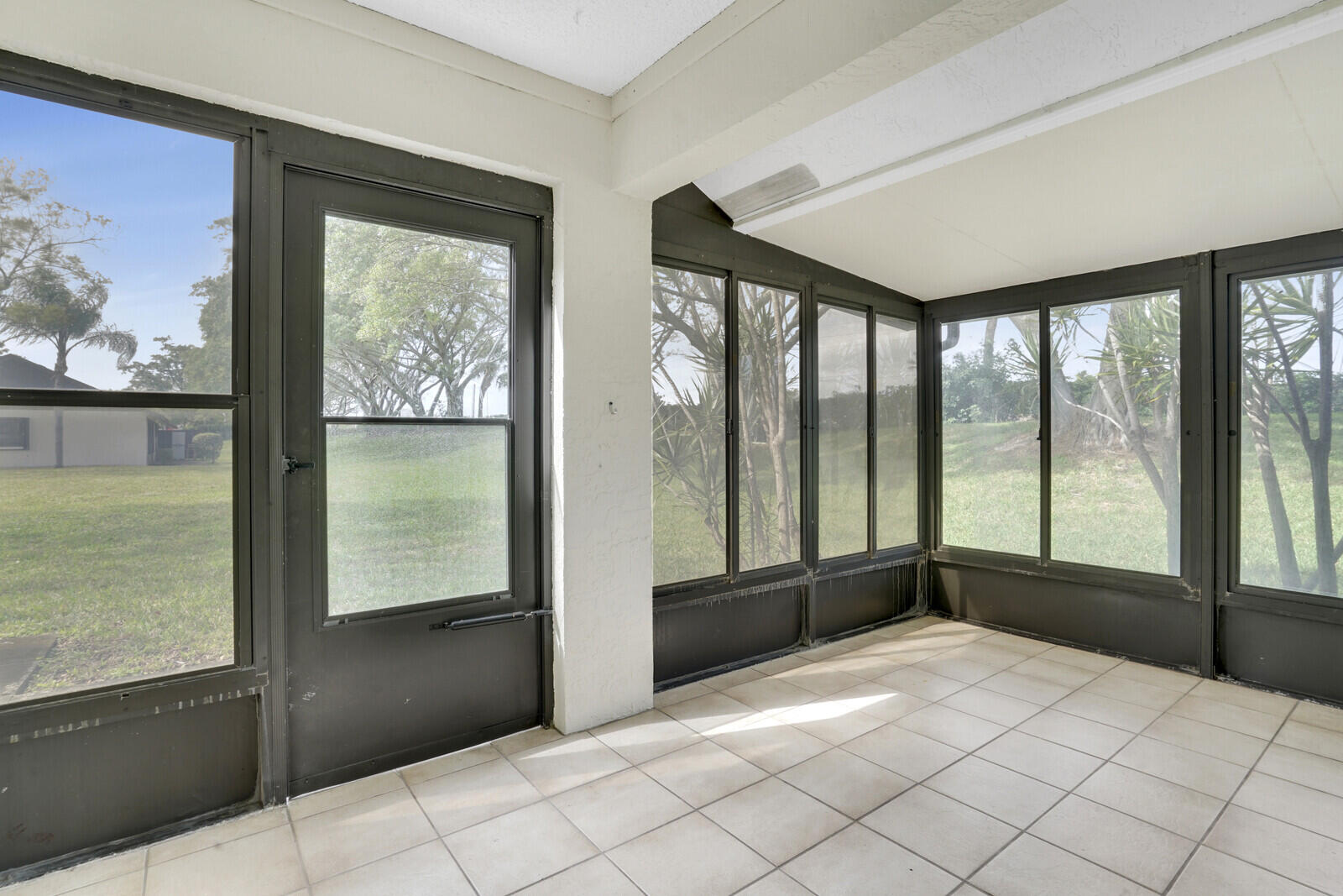 121 Via De Casas Norte