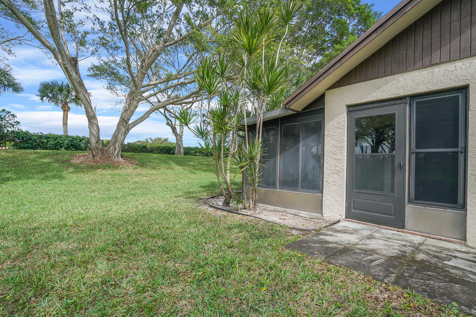 121 Via De Casas Norte