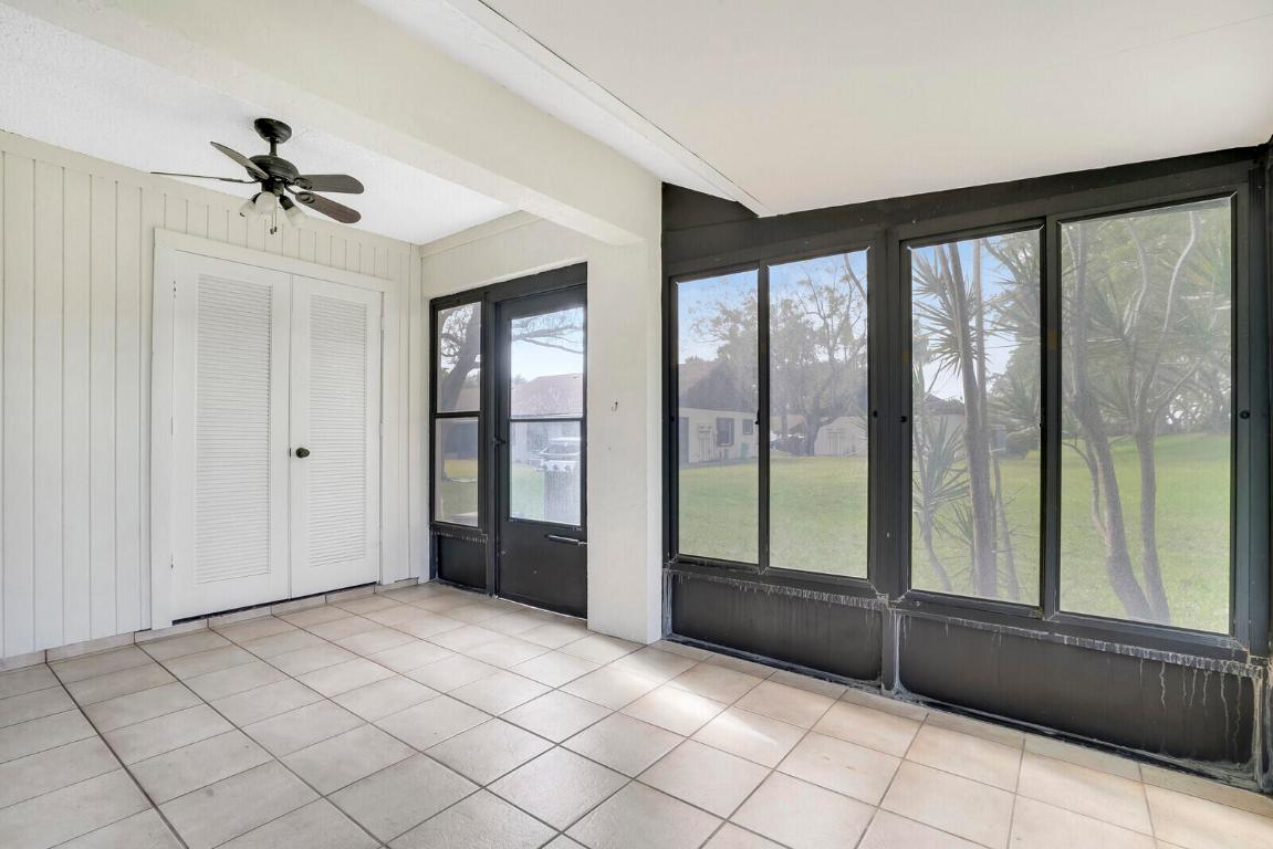 121 Via De Casas Norte