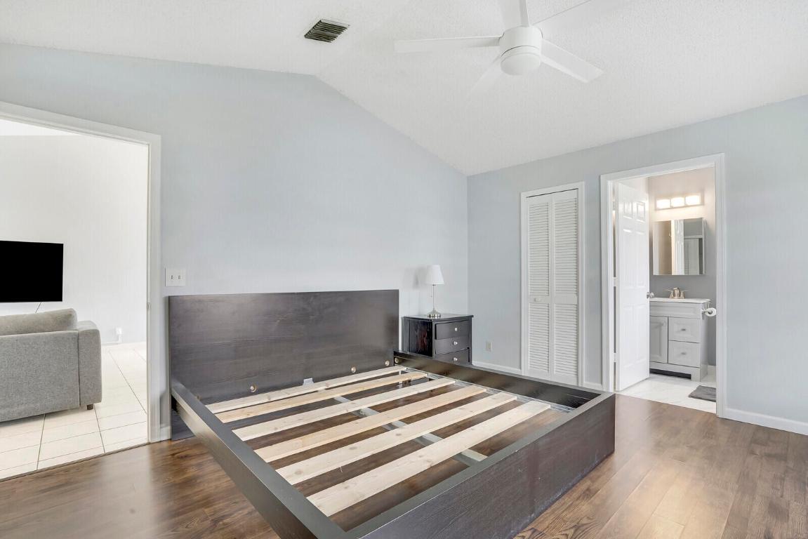 121 Via De Casas Norte