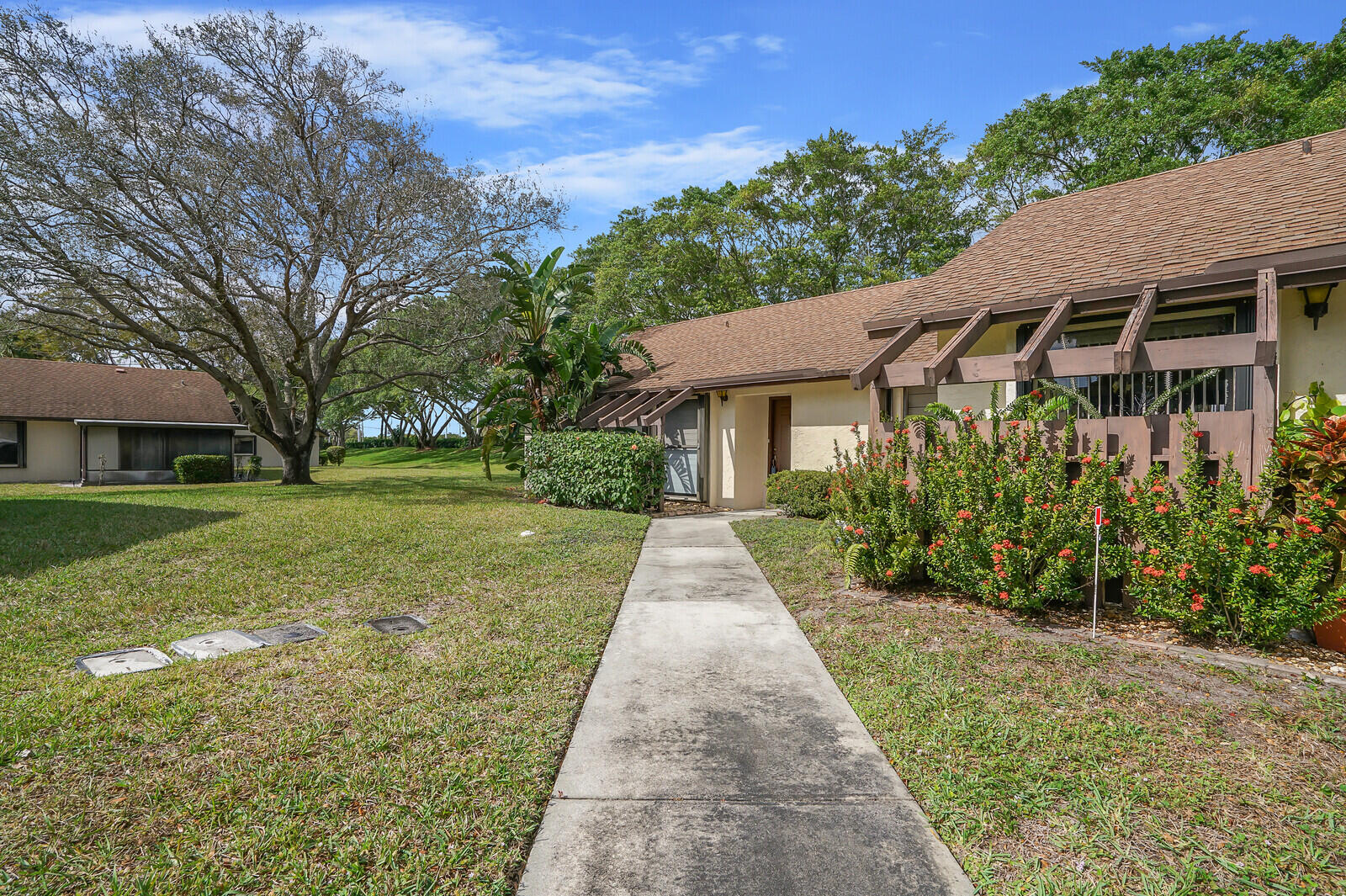 121 Via De Casas Norte