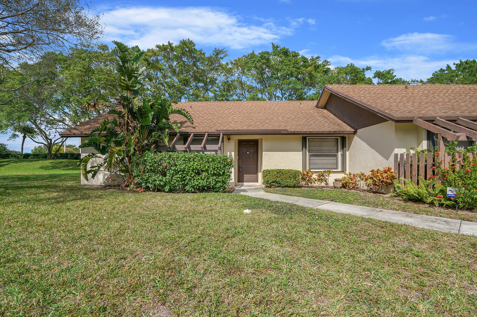 121 Via De Casas Norte