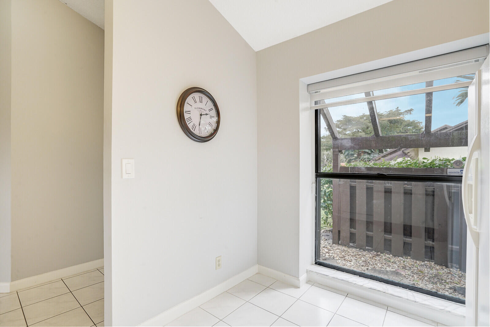 121 Via De Casas Norte