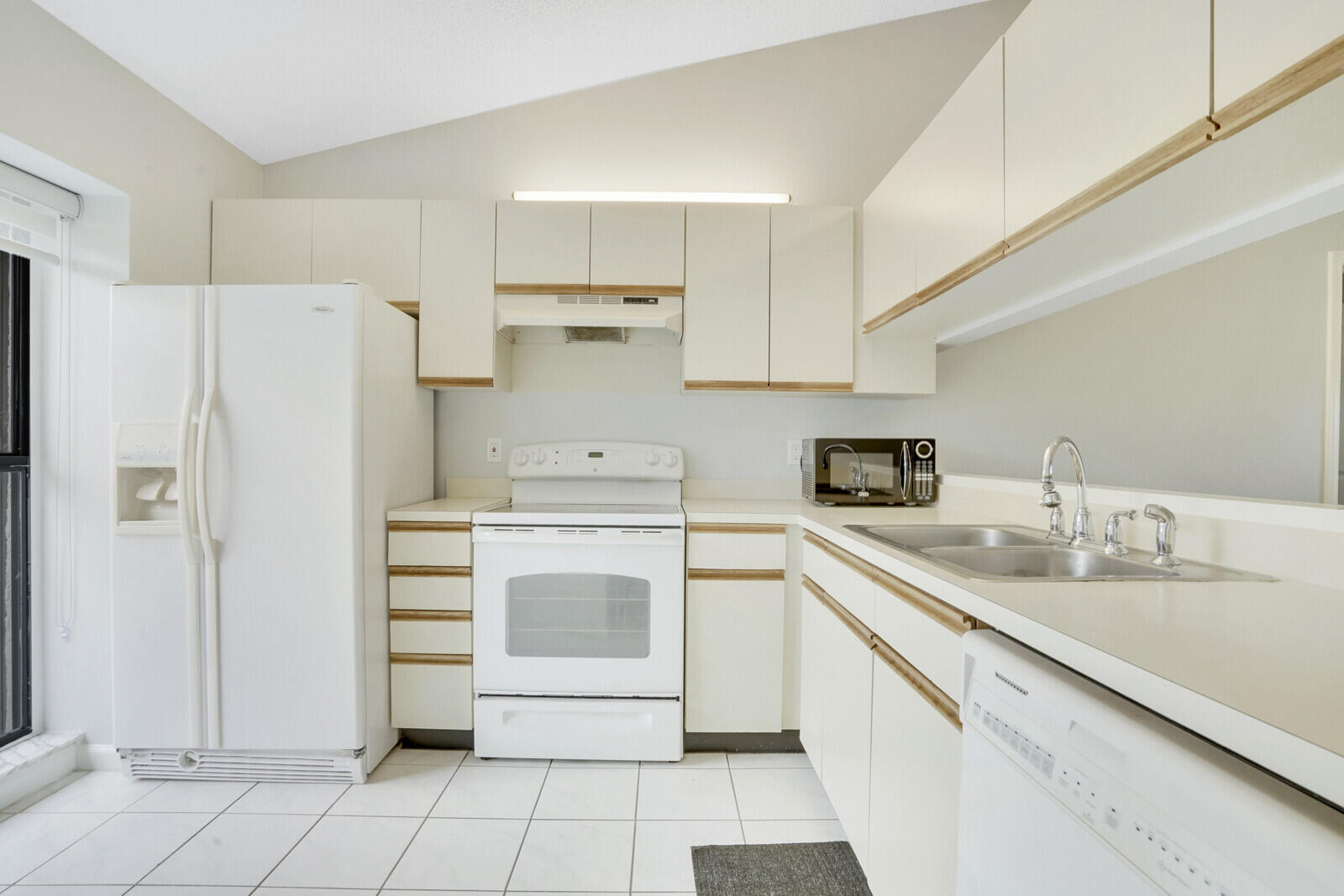 121 Via De Casas Norte