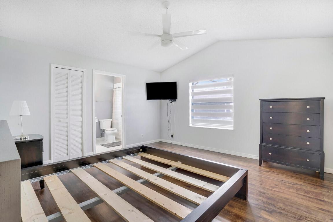 121 Via De Casas Norte