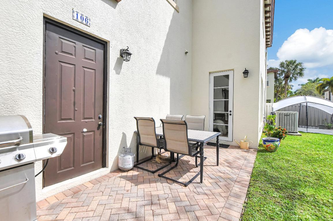 109 Via Floresta Drive