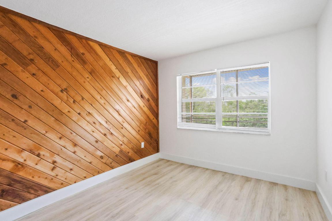 4354 NW 9th Avenue 13-3d