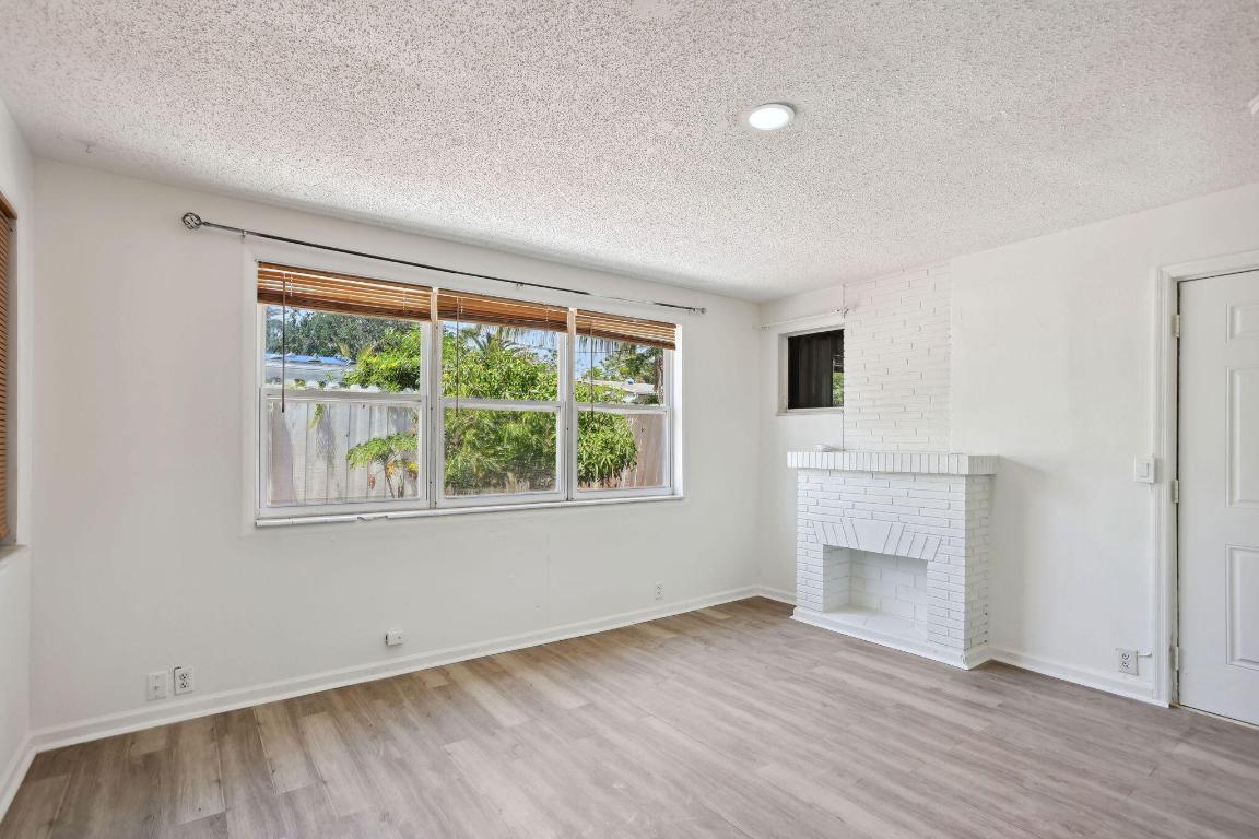 3341 NE 13th Terrace