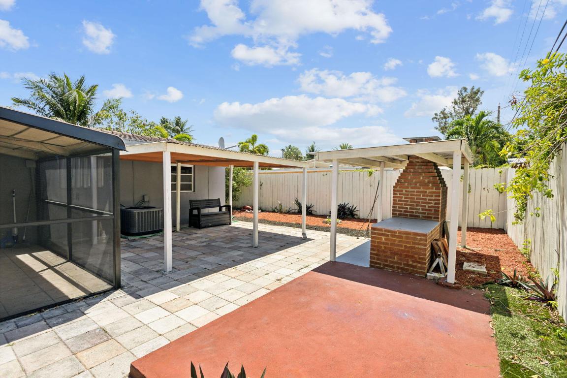 3341 NE 13th Terrace