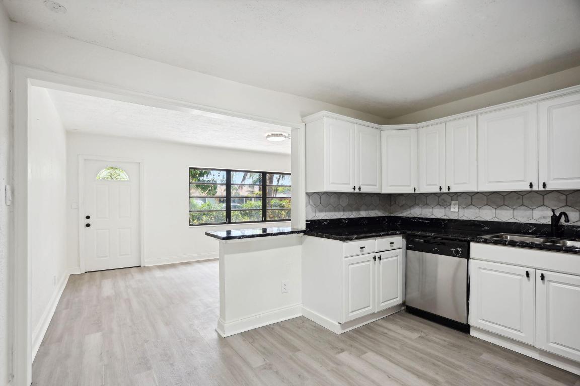 3341 NE 13th Terrace