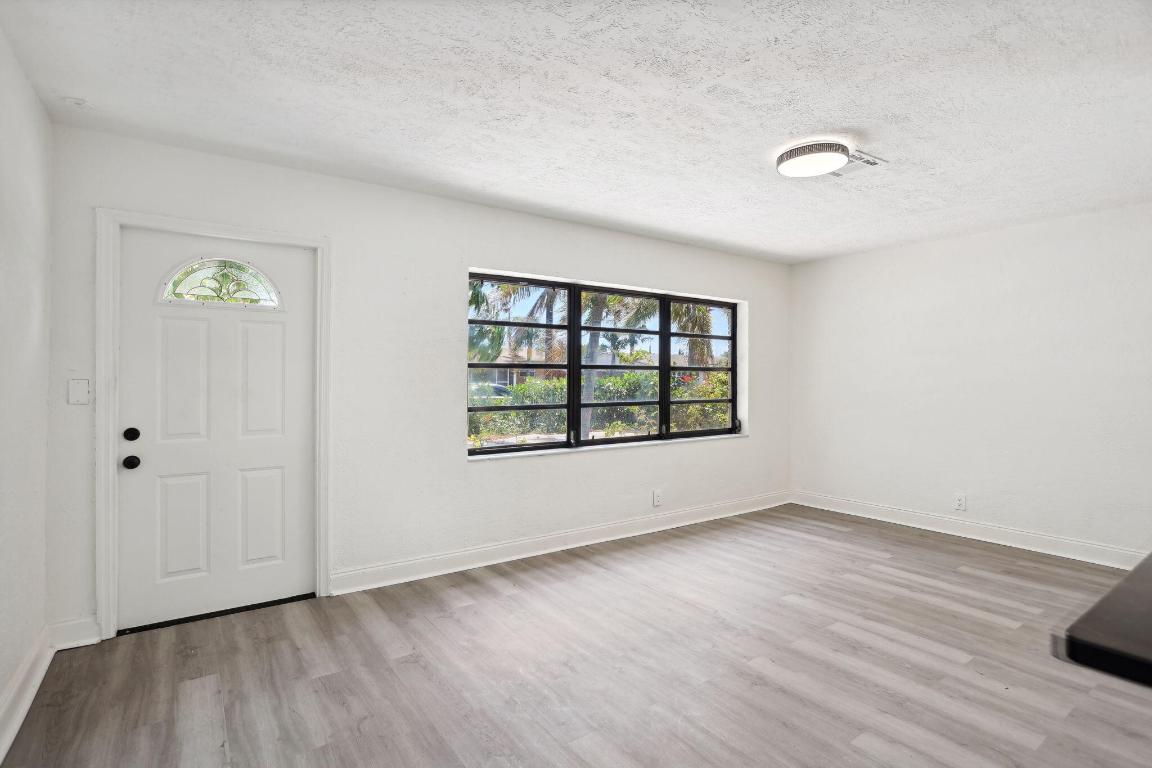 3341 NE 13th Terrace