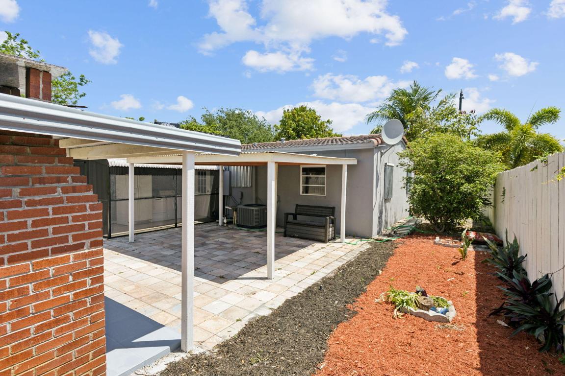 3341 NE 13th Terrace