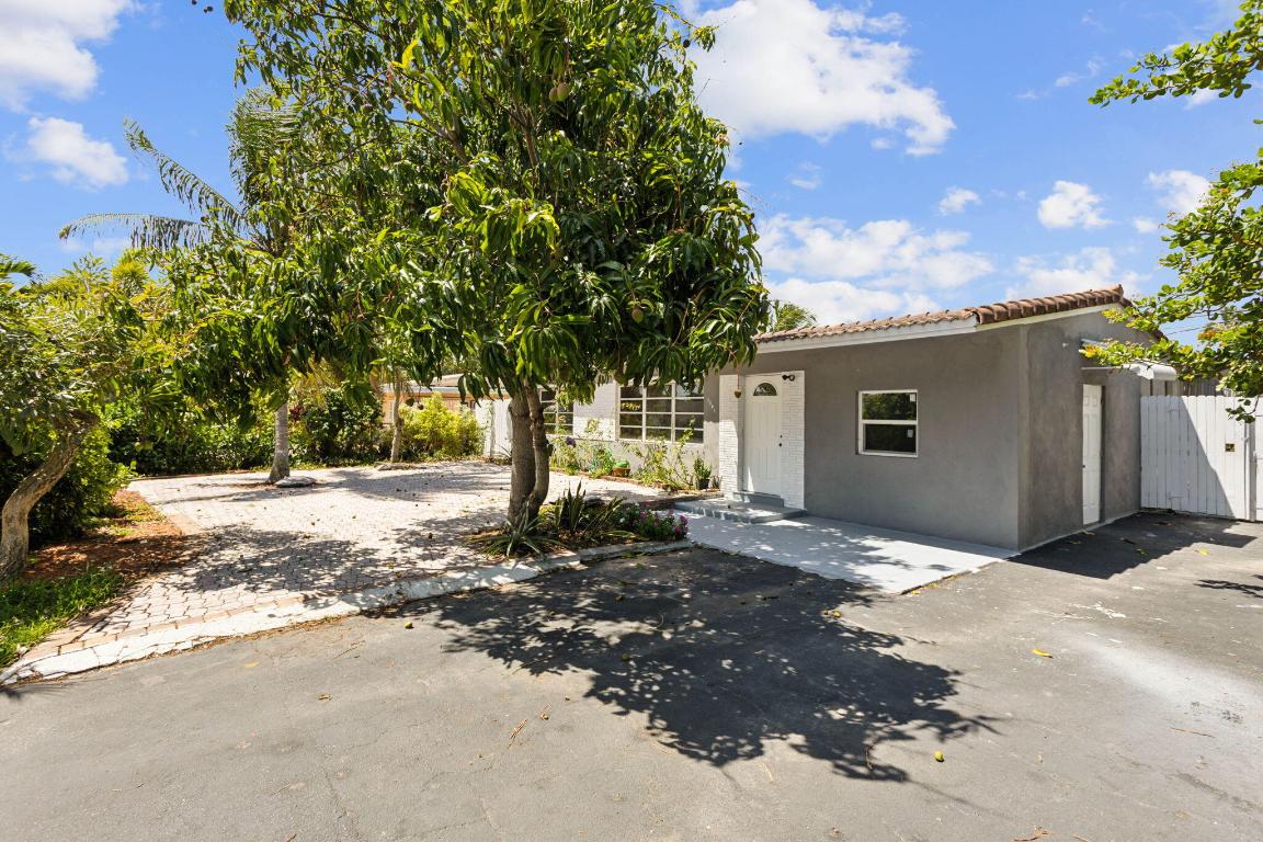 3341 NE 13th Terrace