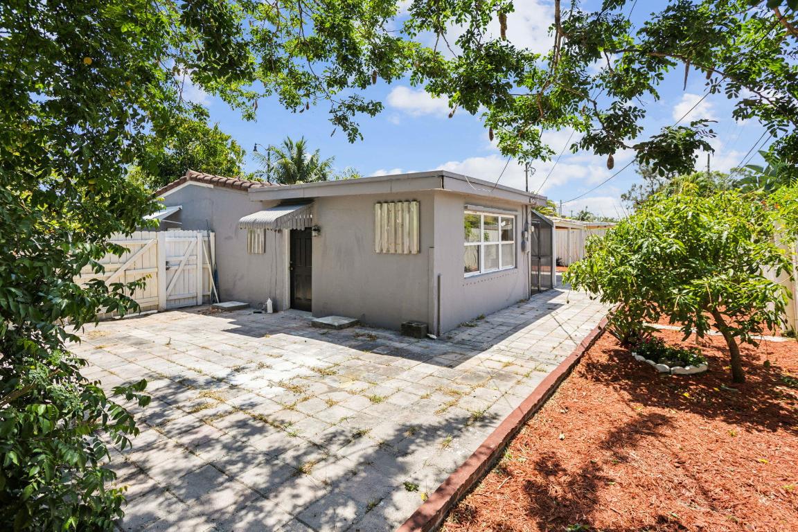 3341 NE 13th Terrace