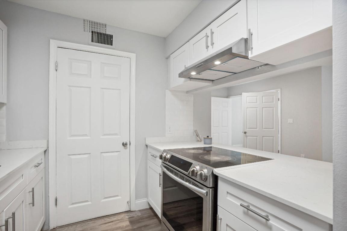 2315 N Congress Avenue 22