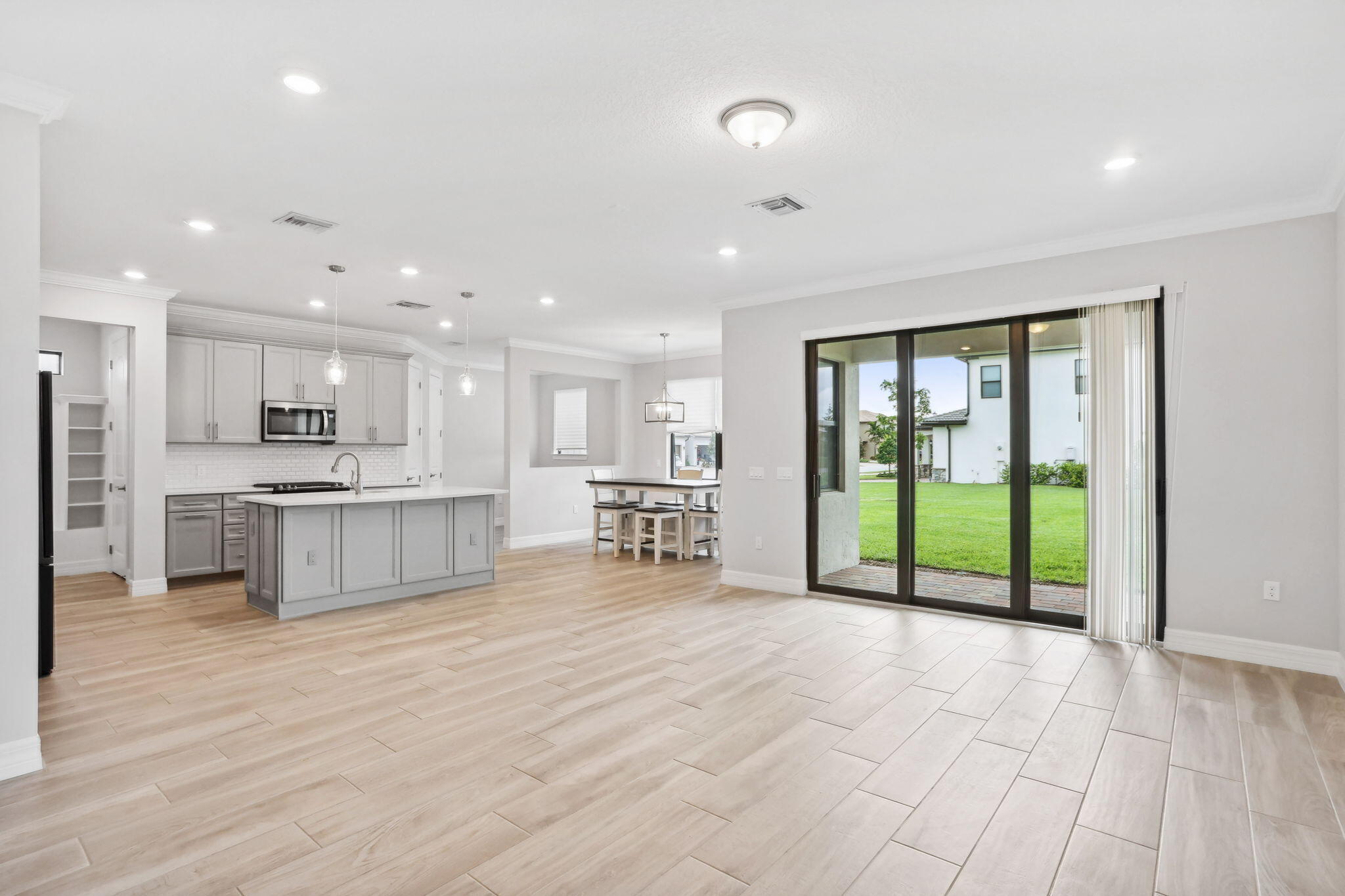 8182 Cadre Noir Road