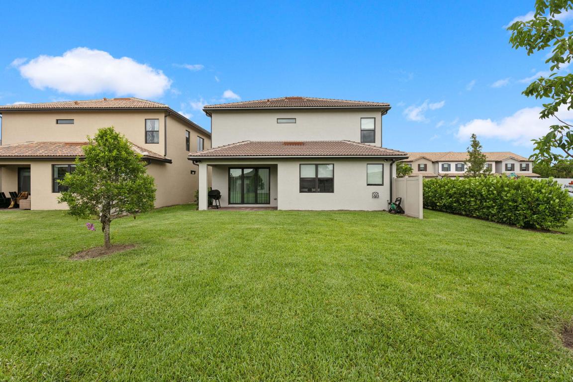 8182 Cadre Noir Road