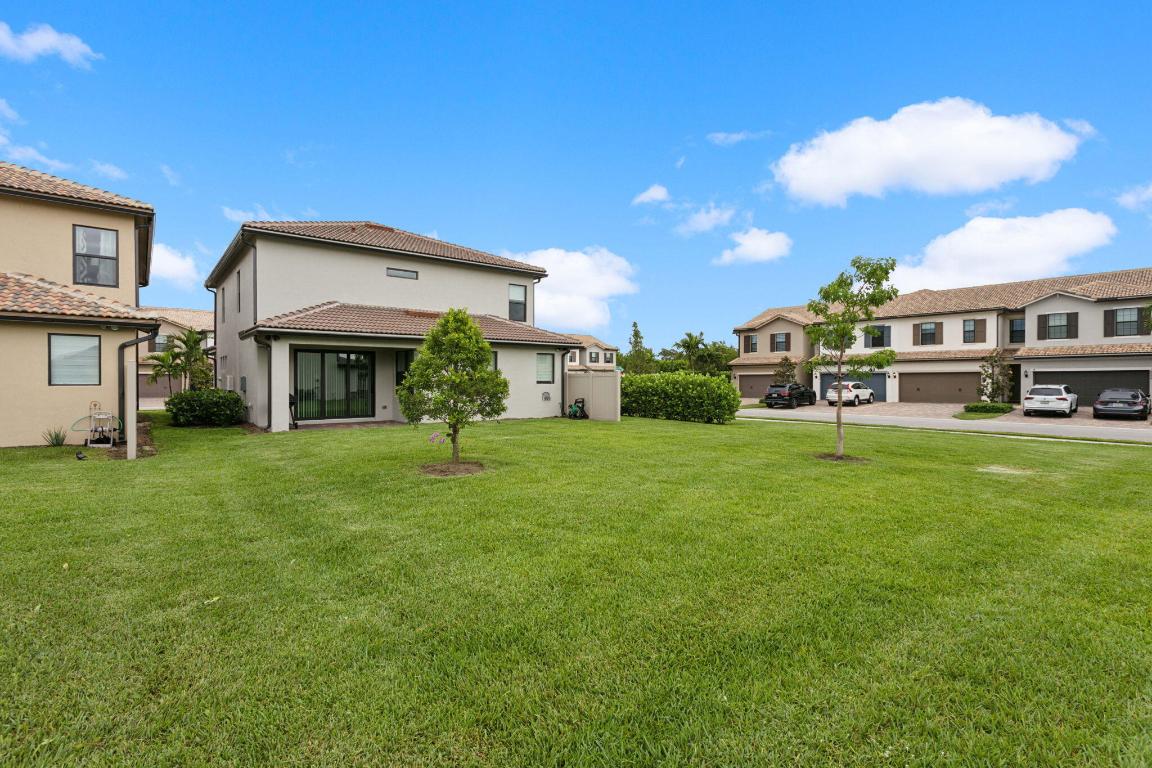 8182 Cadre Noir Road