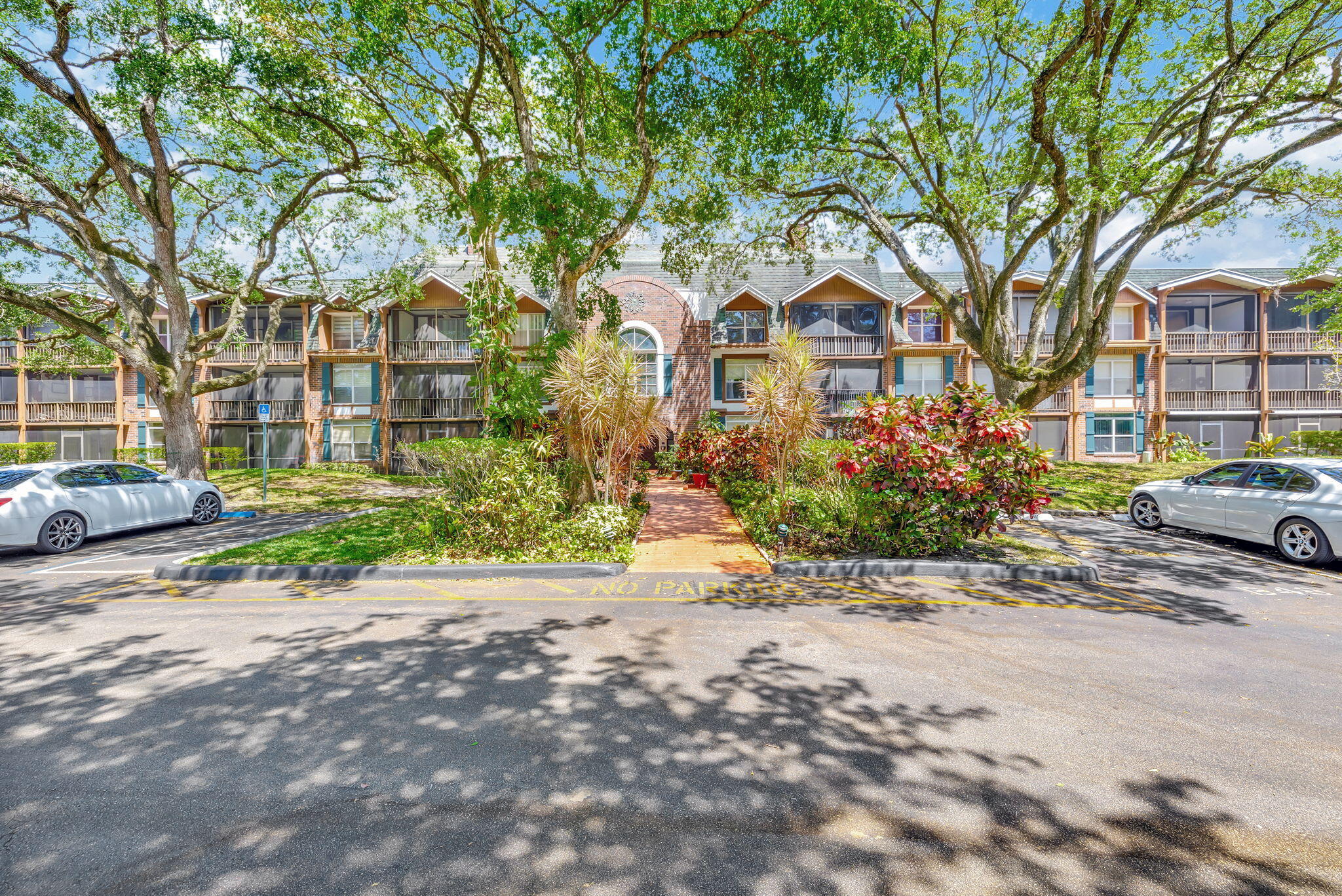 3650 Inverrary Drive 2q