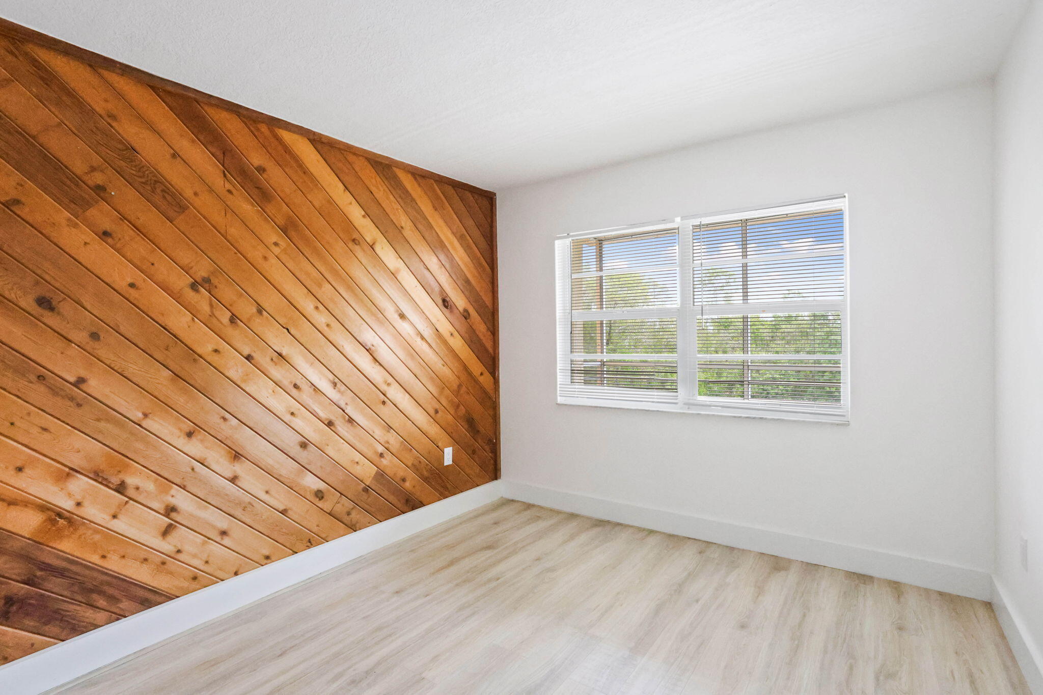 4354 NW 9th Avenue 13-3d