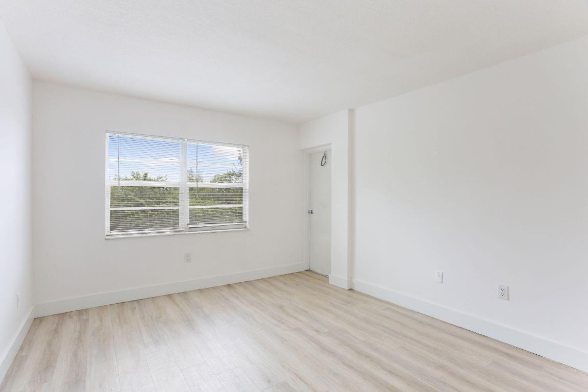 4354 NW 9th Avenue 13-3d