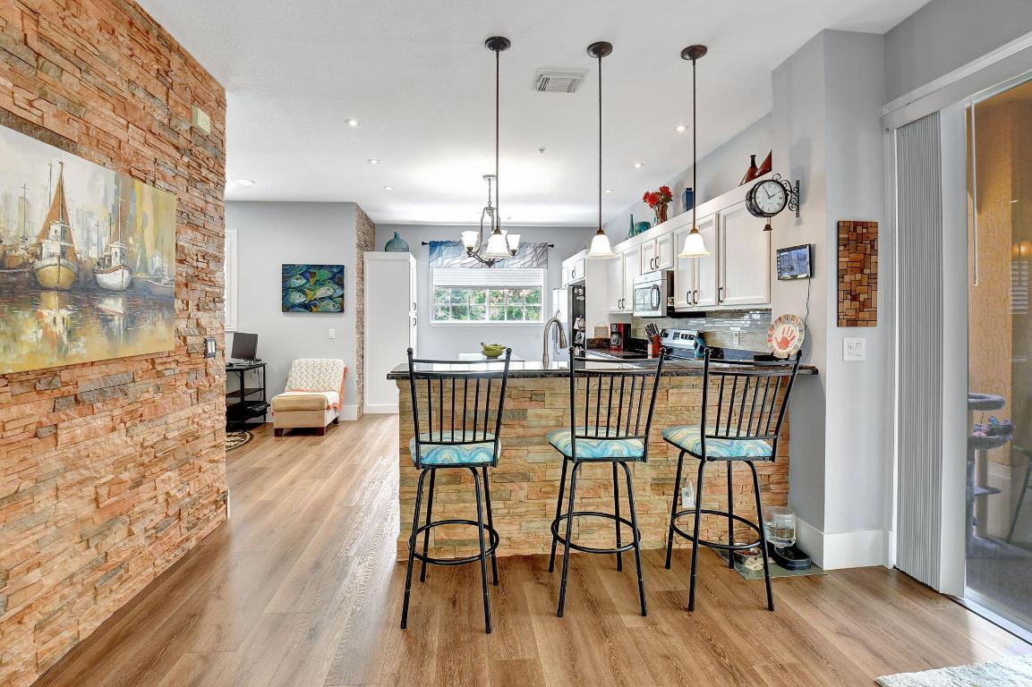 1409 W Wickham Circle