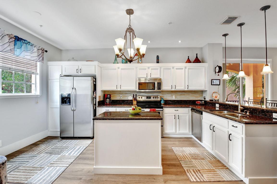 1409 W Wickham Circle