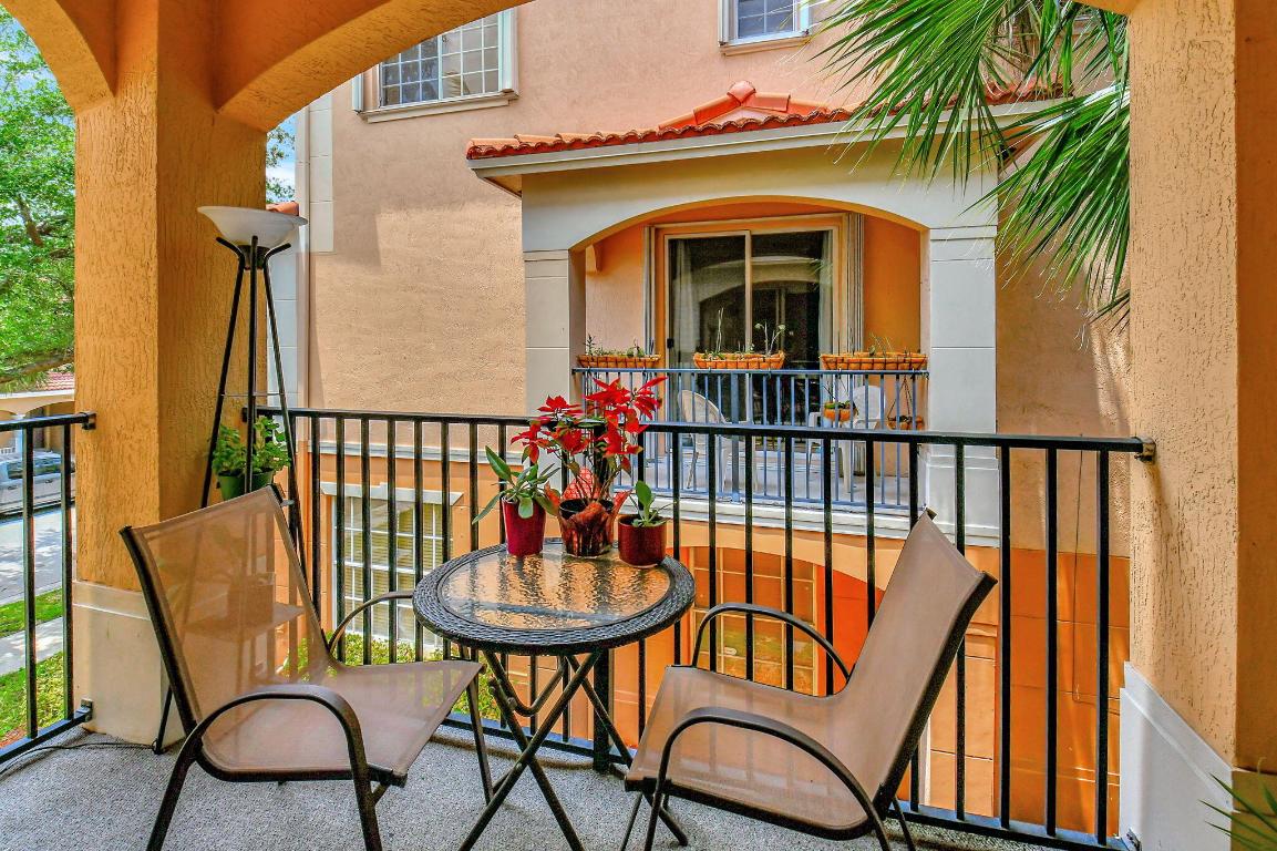 1409 W Wickham Circle