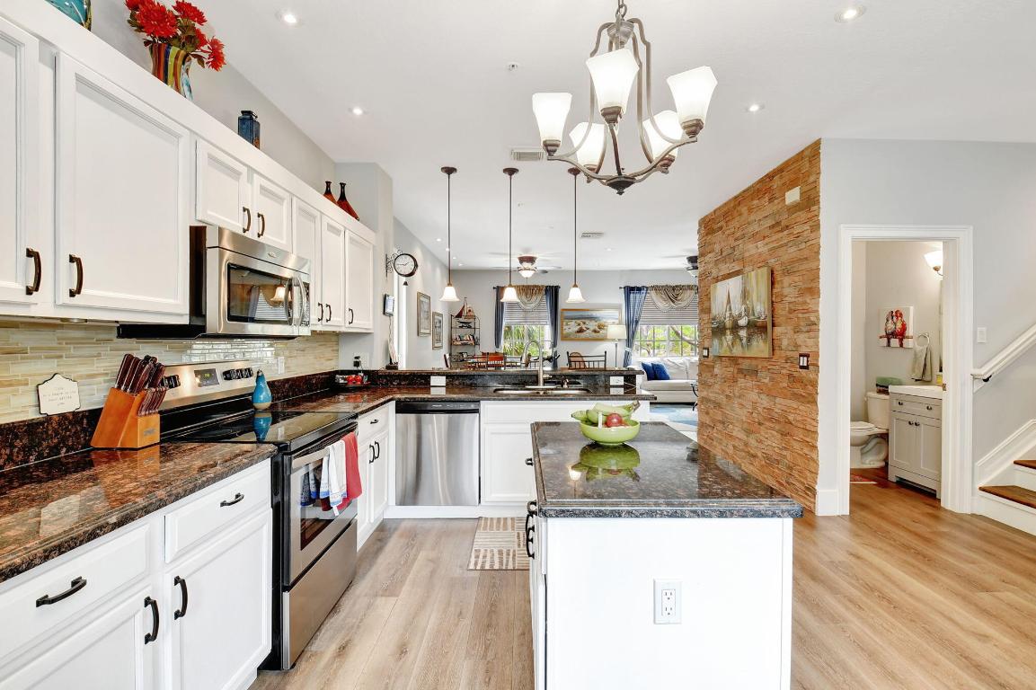 1409 W Wickham Circle