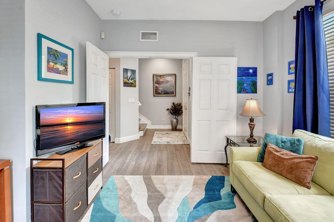 1409 W Wickham Circle