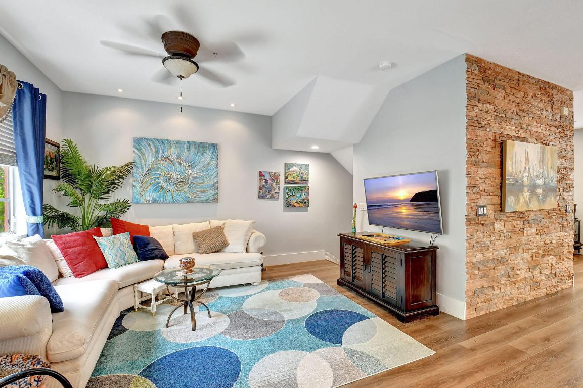 1409 W Wickham Circle