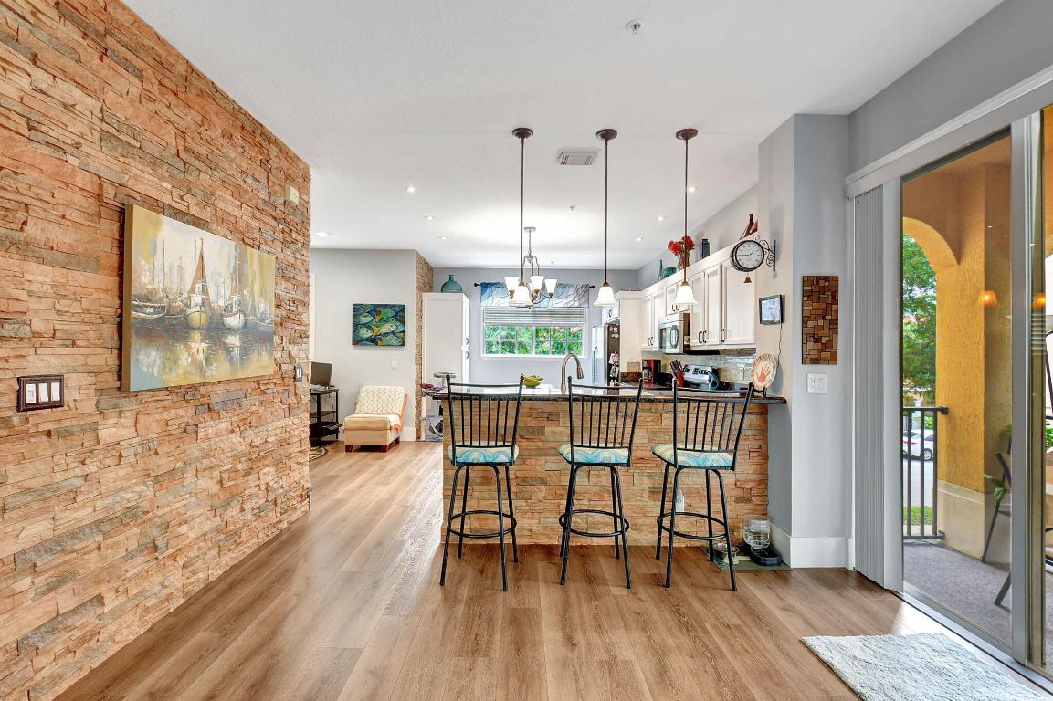 1409 W Wickham Circle