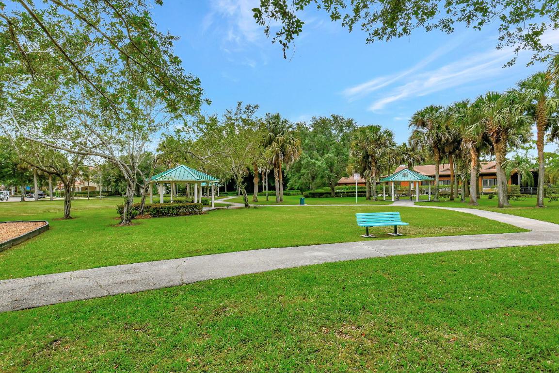 1409 W Wickham Circle