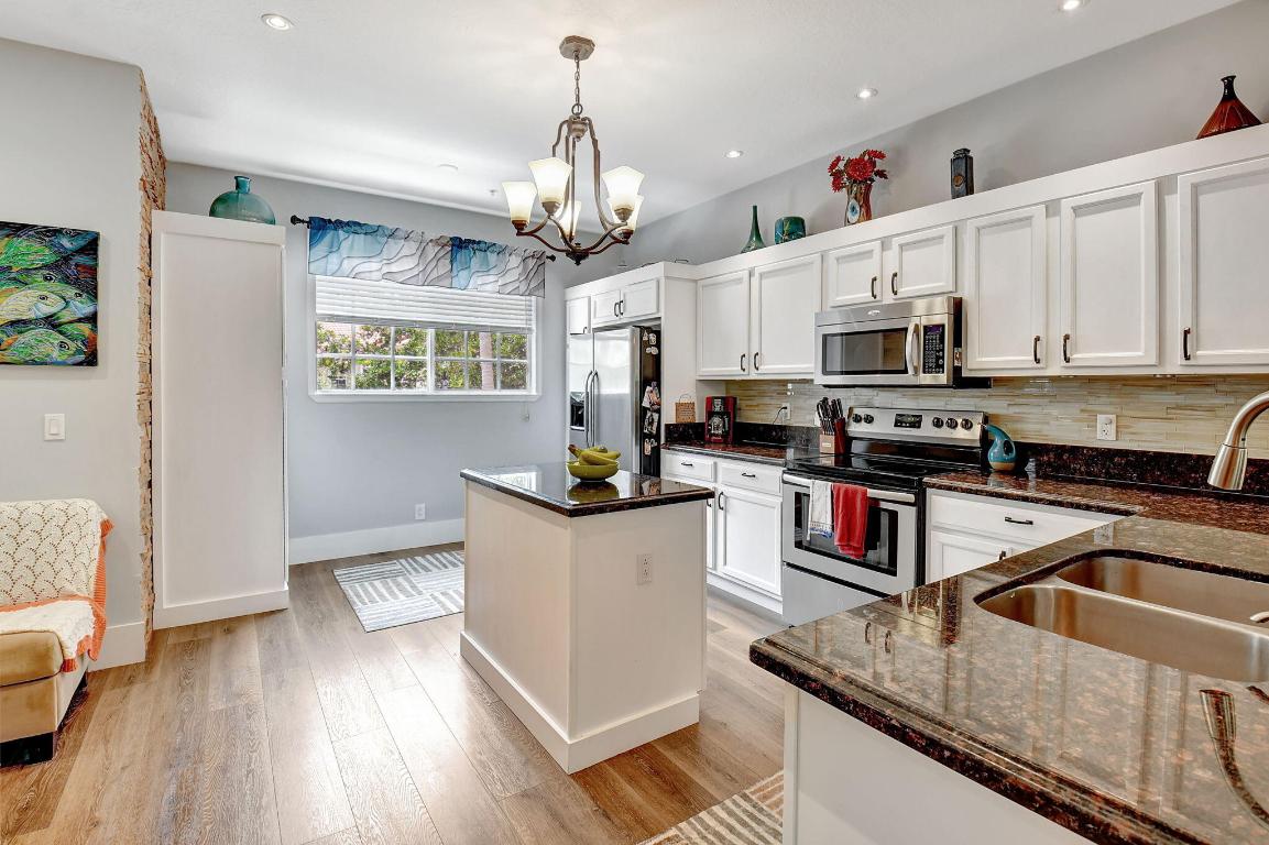 1409 W Wickham Circle