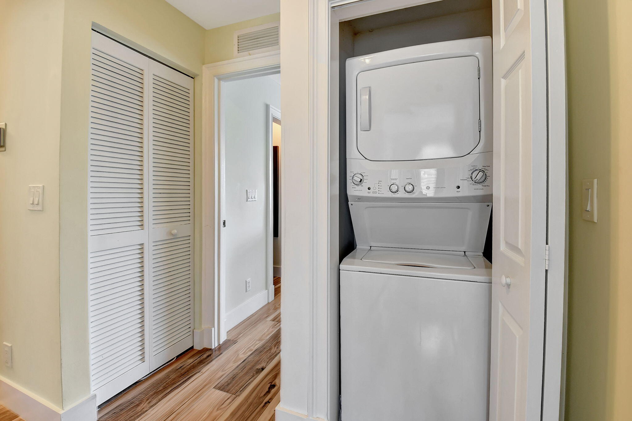 1409 W Wickham Circle