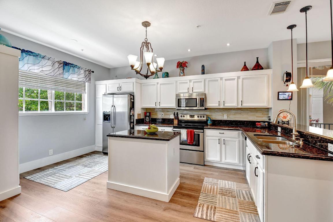 1409 W Wickham Circle