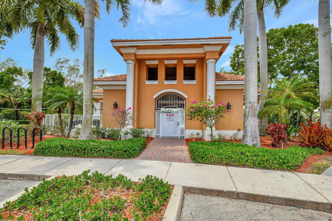 1409 W Wickham Circle