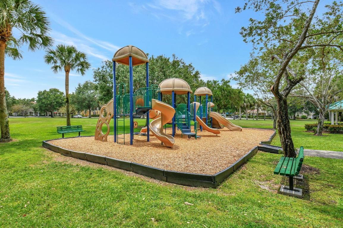 1409 W Wickham Circle