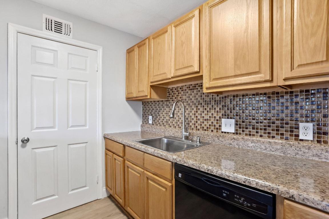 2301 N Congress Ave 25