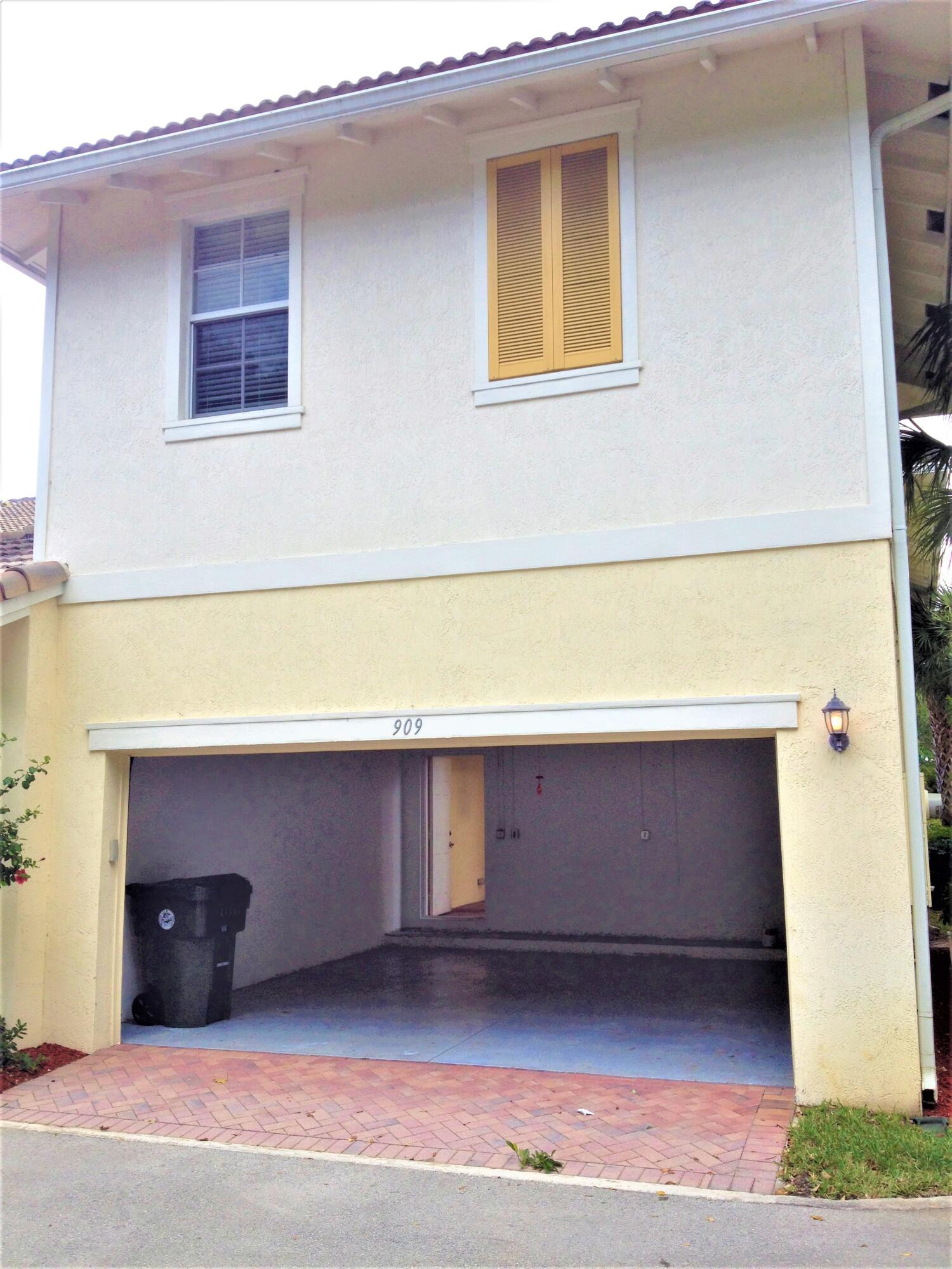 909 NW 18th Avenue