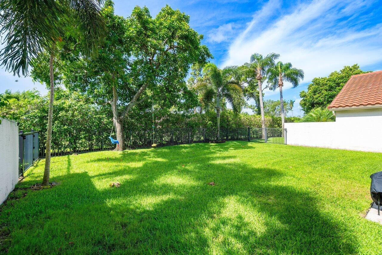 10496 Lexington Circle S