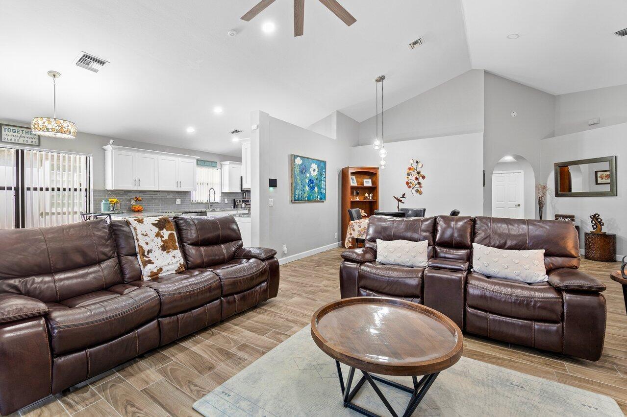 10496 Lexington Circle S