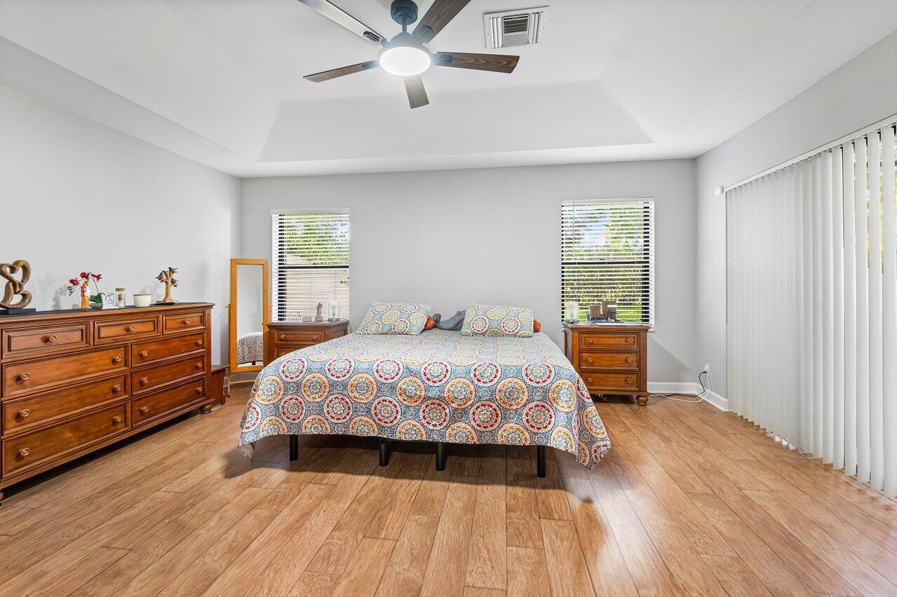 10496 Lexington Circle S