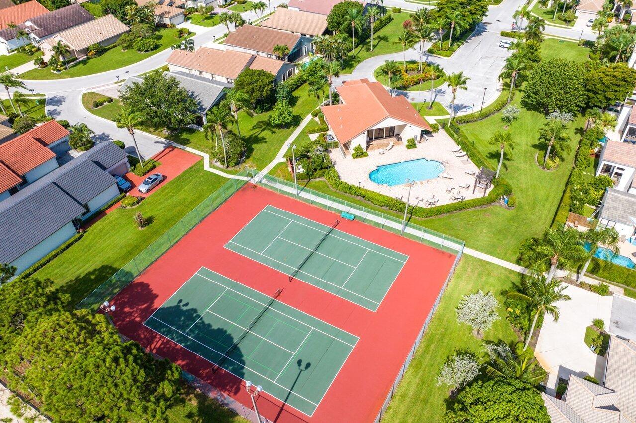 10496 Lexington Circle S