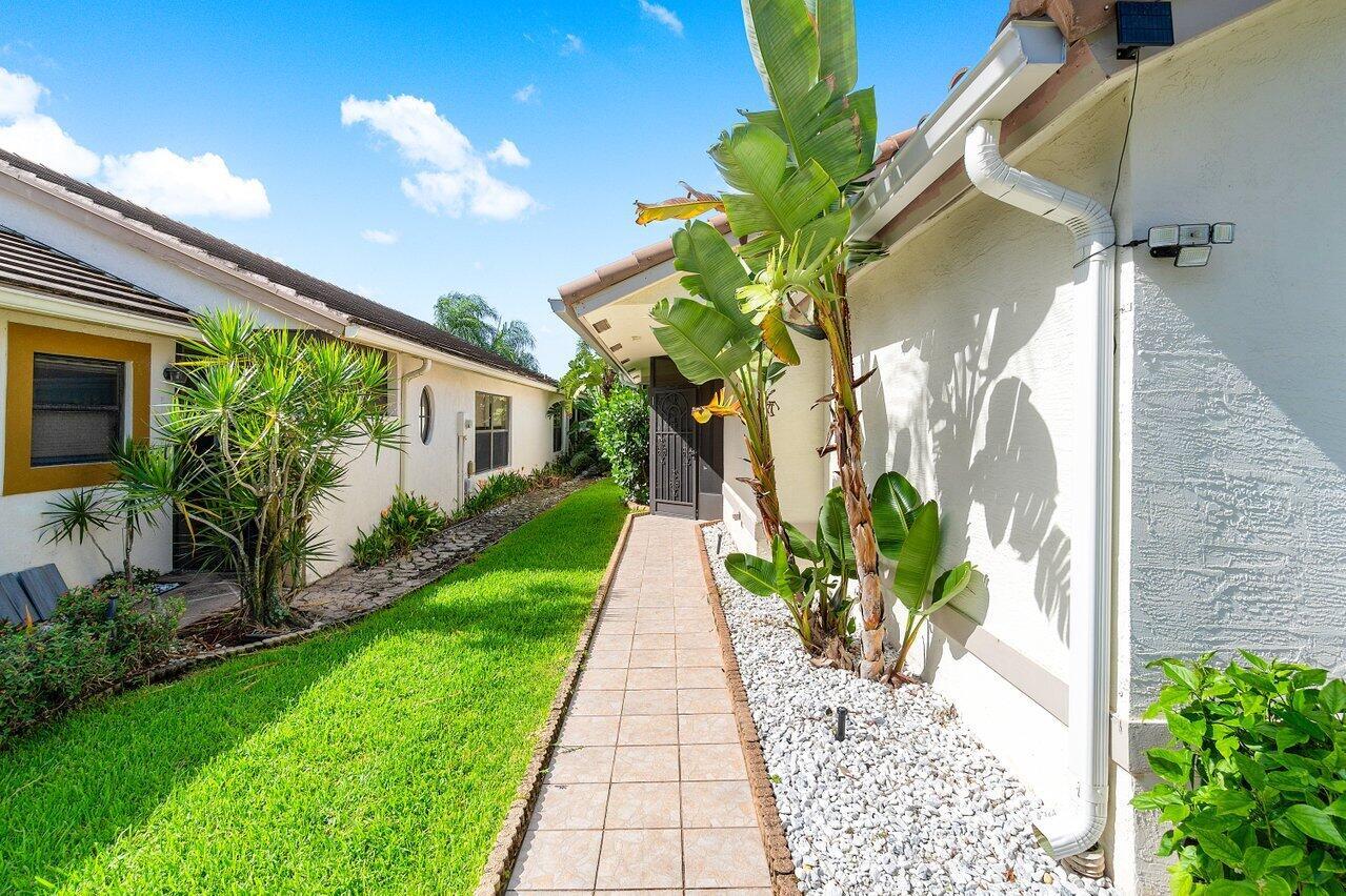 10496 Lexington Circle S