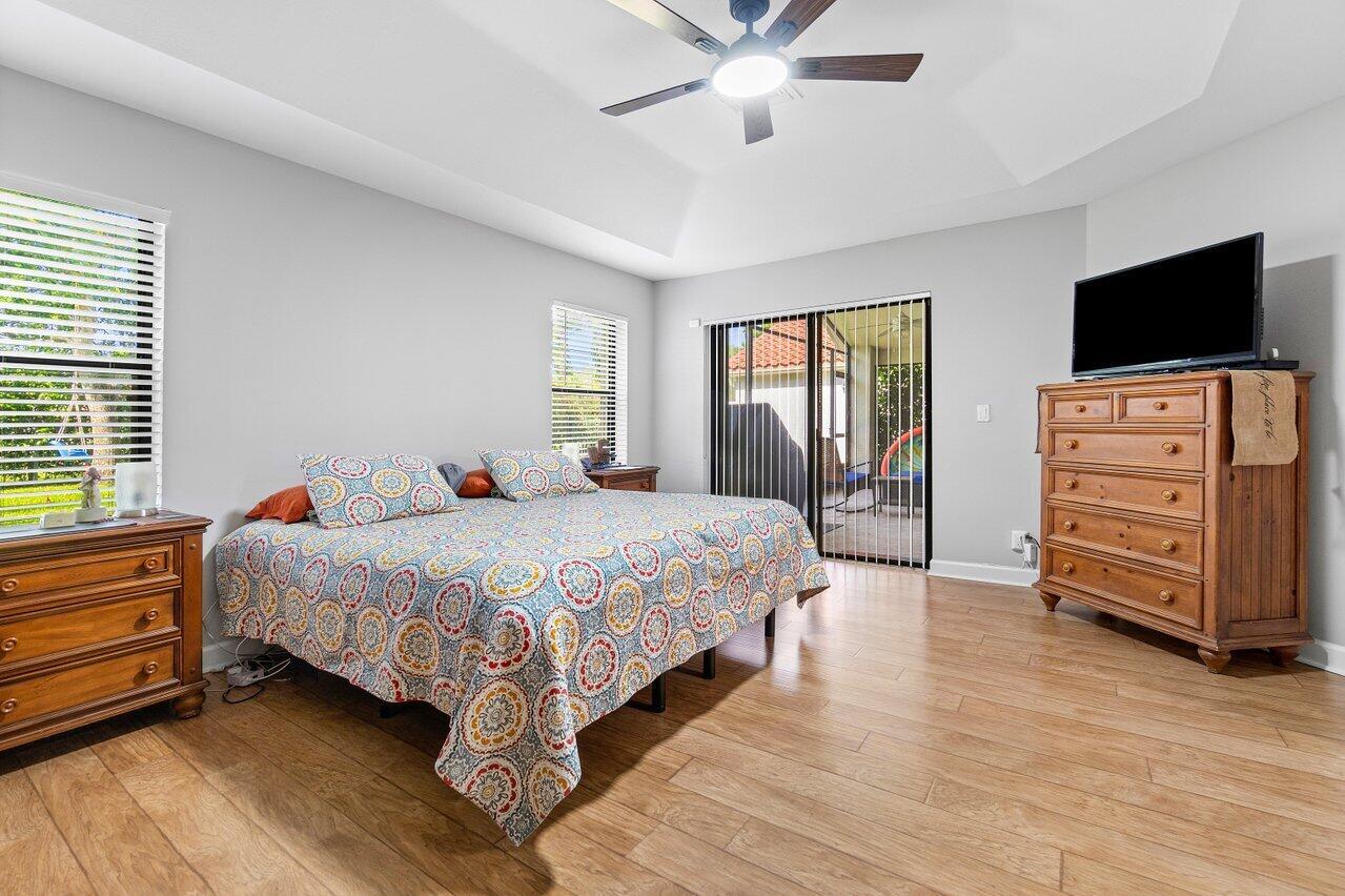 10496 Lexington Circle S